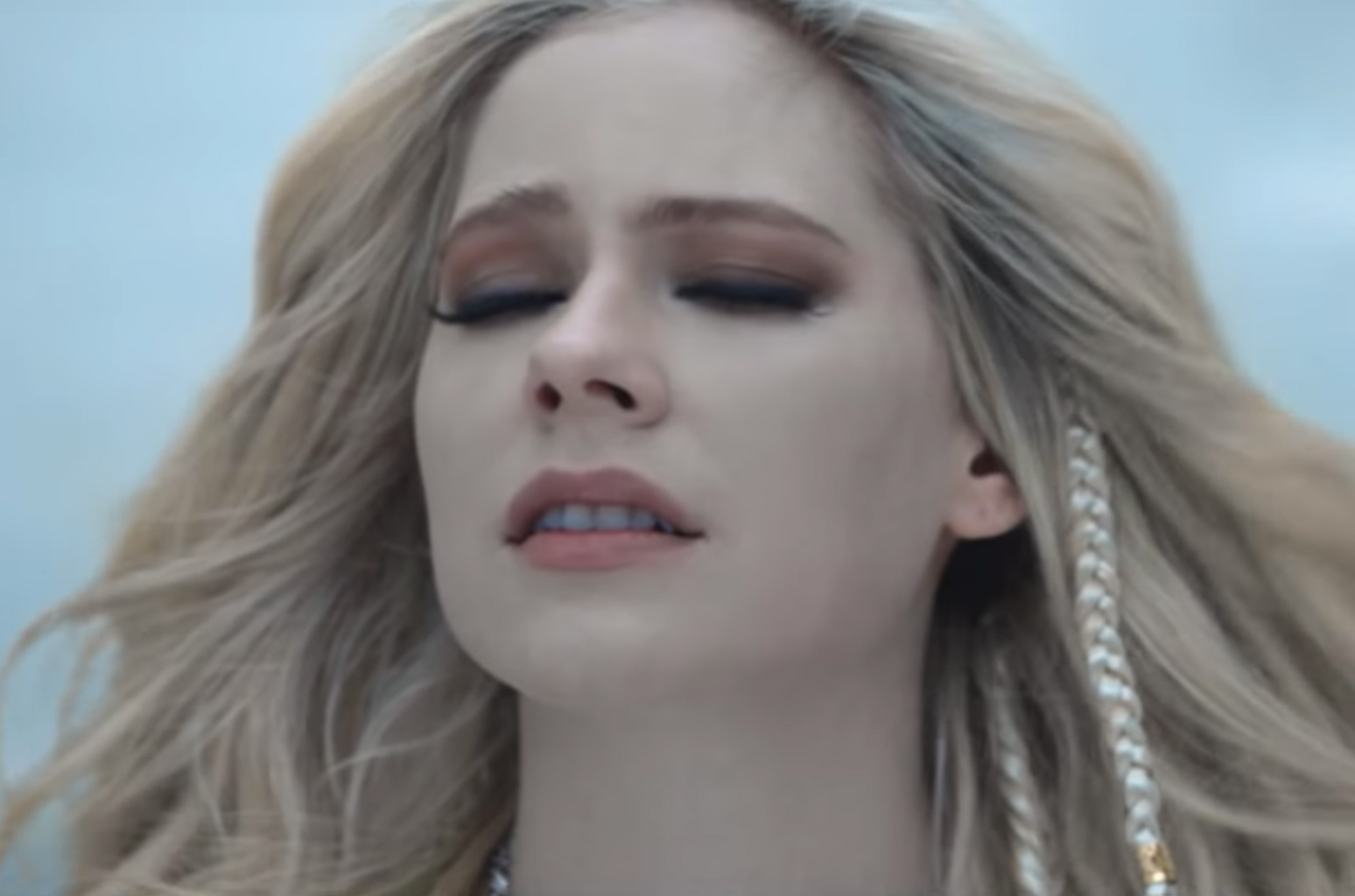 Avril Lavigne S Official Music Video For Lyme Song Head Above Water
